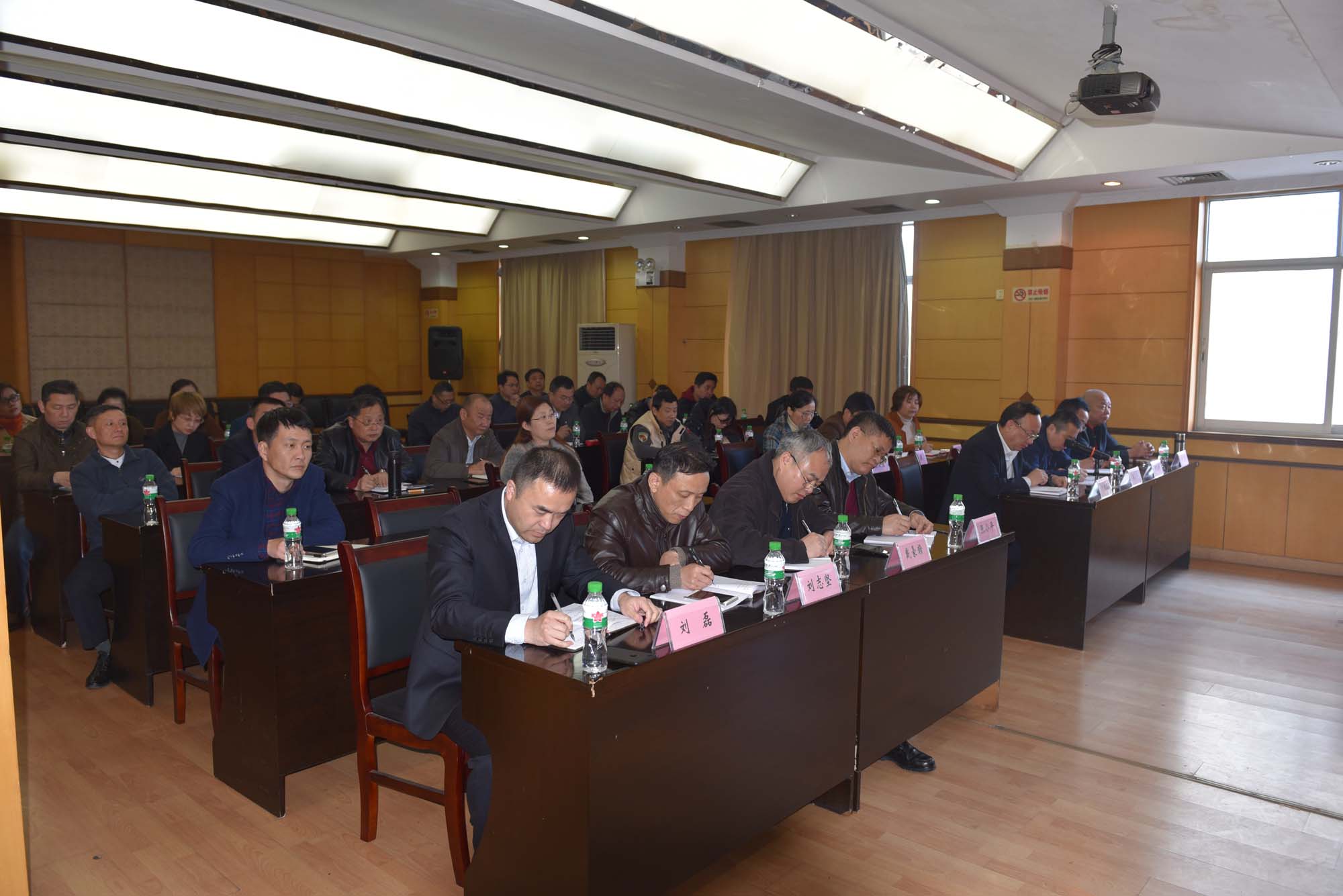 市政公用集團(tuán)領(lǐng)導(dǎo)到江西長(zhǎng)運(yùn)宣布任命決定： 王曉被任命為股份公司黨委委員、黨委書記，推薦為董事、董事長(zhǎng)（法定代表人）