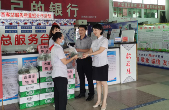 送清涼送健康，省交通工會(huì)領(lǐng)導(dǎo)慰問一線員工