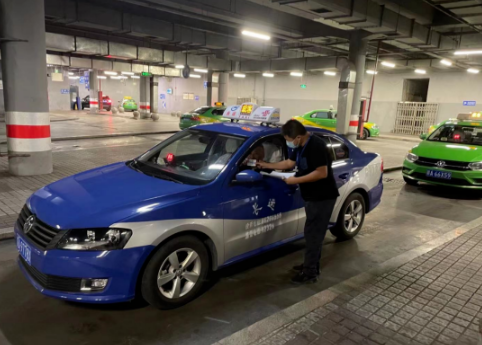 長(zhǎng)運(yùn)出租  開(kāi)展“將心比心·終端檢驗(yàn)”、“一心向黨·全心為民”專題活動(dòng)