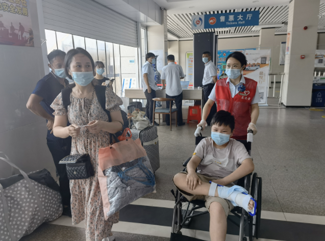 都市城際公交  急人之所急 愛(ài)心與您同行