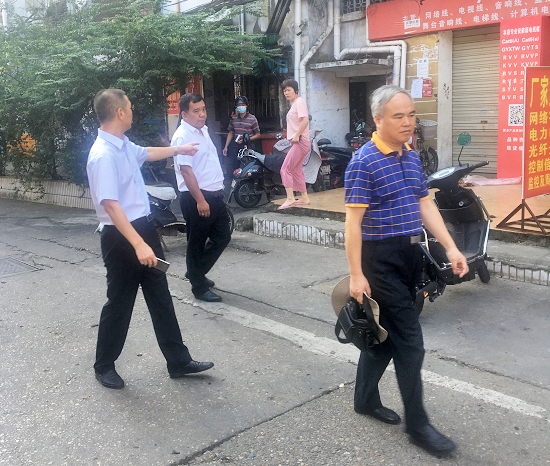 戴豪贛督導(dǎo)長(zhǎng)鴻物業(yè)文明創(chuàng)建、疫情防控及安全生產(chǎn)工作