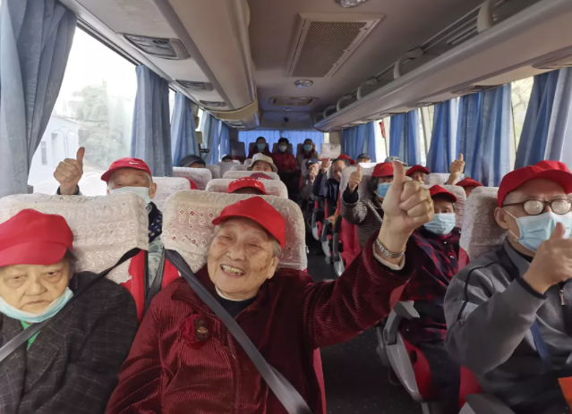 都市城際公交：旅游客運(yùn)分公司助力“關(guān)愛(ài)老人，送溫暖”公益活動(dòng)