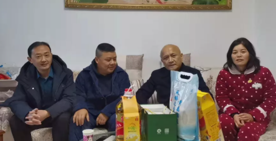 江西長(zhǎng)運(yùn)多家子公司開展慰問(wèn)困難職工活動(dòng)