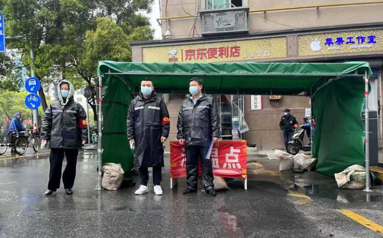 讓黨旗在疫情防控一線(xiàn)飄揚(yáng)（二）