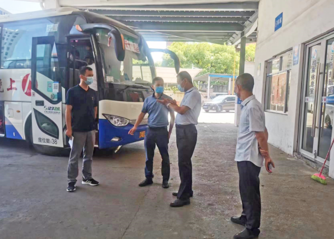 黃俊一行督導(dǎo)青山客運(yùn)分公司疫情防控、文明創(chuàng)建和安全生產(chǎn)等工作
