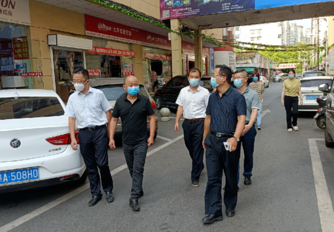 南昌交通集團(tuán)黨委委員、副總經(jīng)理沈崗一行蒞臨長運(yùn)物業(yè)督導(dǎo)創(chuàng)建工作