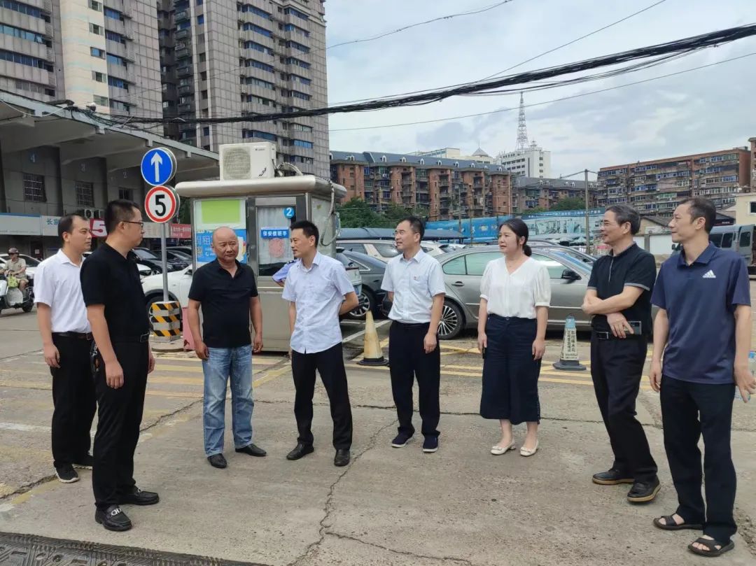 黃俊督導(dǎo)長(zhǎng)運(yùn)物業(yè)、大通物流作風(fēng)建設(shè)及節(jié)前安全生產(chǎn)工作