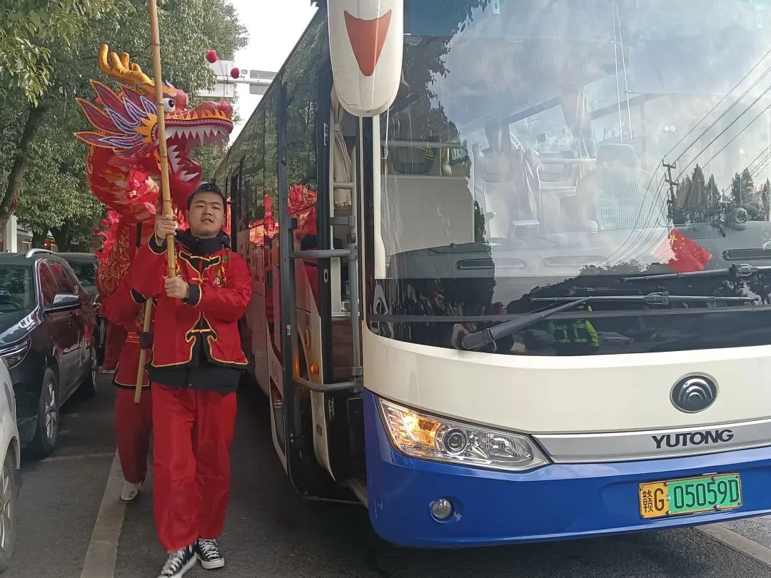 九江長(zhǎng)運(yùn)：永修公司助力永修縣舞龍燈會(huì)活動(dòng)