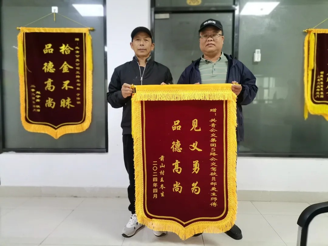 九江長運(yùn)：路遇火情 駕駛員挺身而上