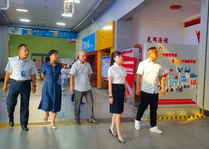 九江長(zhǎng)運(yùn) 公司領(lǐng)導(dǎo)深入九江長(zhǎng)途汽車(chē)站檢查暑運(yùn)工作