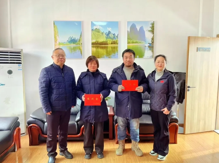 上饒汽運(yùn)：省交通工會(huì)領(lǐng)導(dǎo)走訪慰問(wèn)上饒汽運(yùn)困難職工