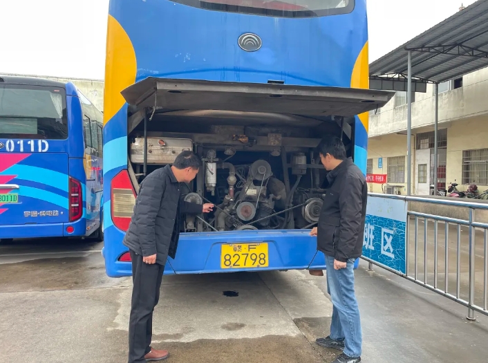 撫州長(zhǎng)運(yùn)：東鄉(xiāng)分公司開(kāi)展十年以上老舊車(chē)輛專項(xiàng)排查