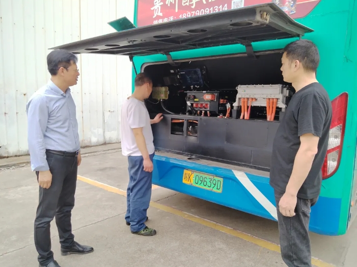 新余公交：開(kāi)展車輛消防安全及愛(ài)車?yán)ｍ?xiàng)檢查