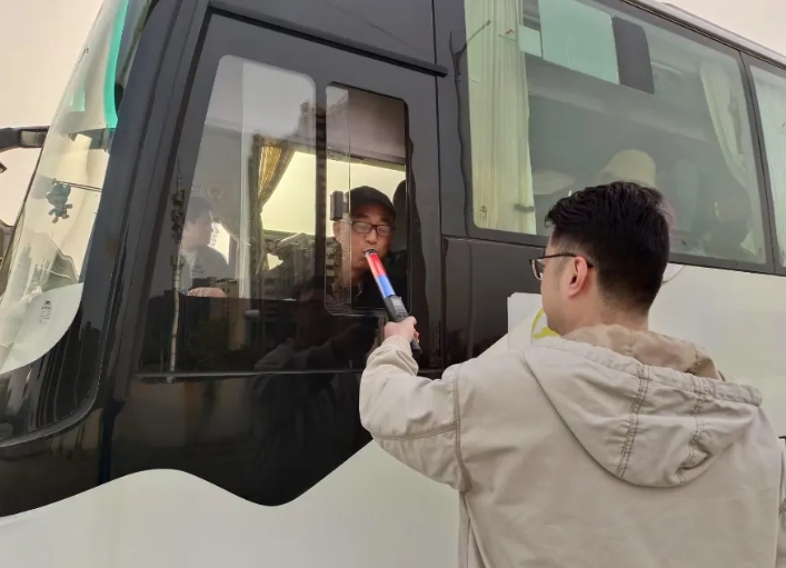 馬鞍山長(zhǎng)客：積極開(kāi)展“清明”路查工作 營(yíng)造假日安全運(yùn)輸環(huán)境