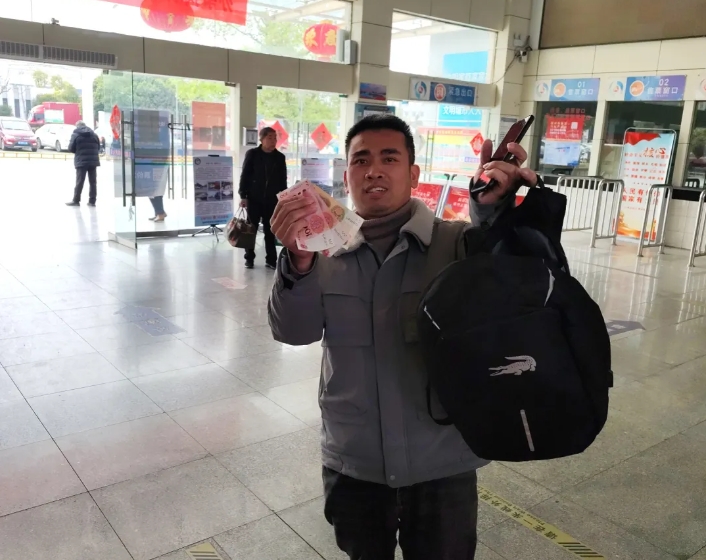 撫州長運(yùn)：午夜遺包陷困境 暖心尋回解心憂