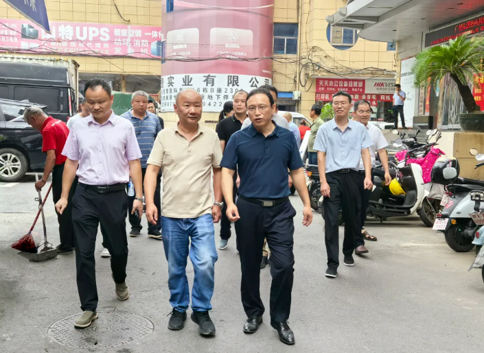 劉志堅(jiān)實(shí)地督導(dǎo)“愛我英雄城 見我文明行”三年專項(xiàng)行動推進(jìn)情況