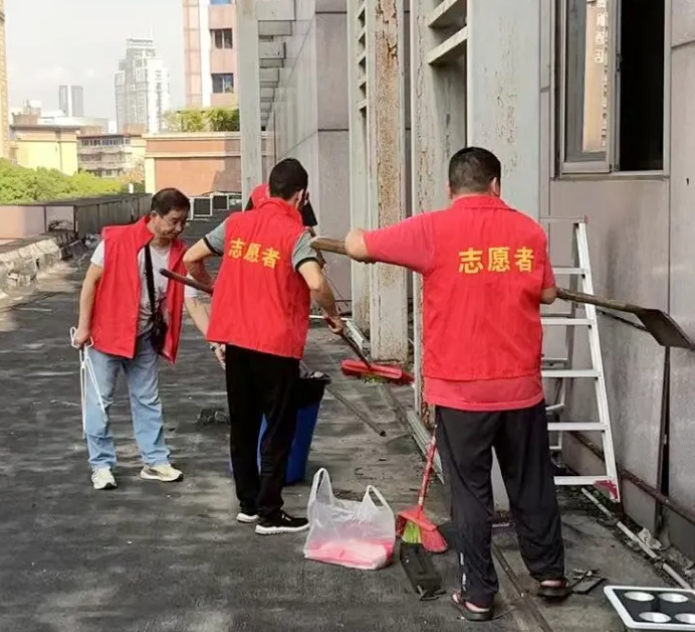 長運物業(yè)開展垃圾專項清理工作